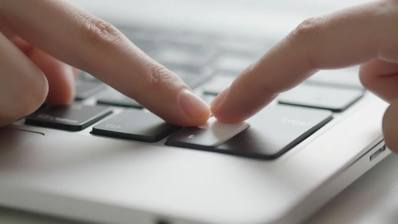 MacBook Keyboard and Trackpad: Designing Tactile Consistency Across Mac