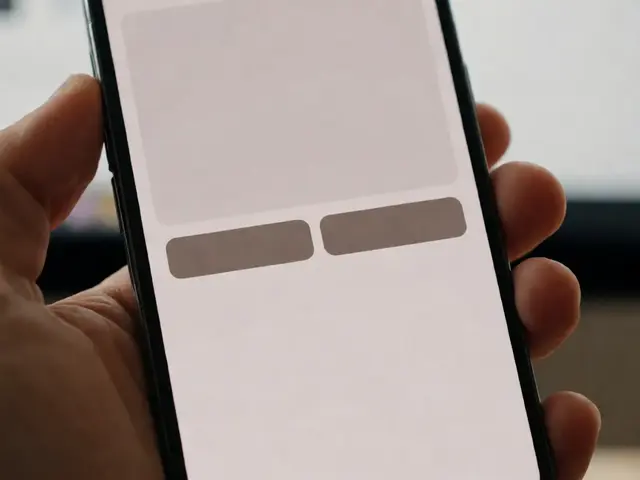 Color Blindness in Apple Apps: Semantic Tints and Pattern Design